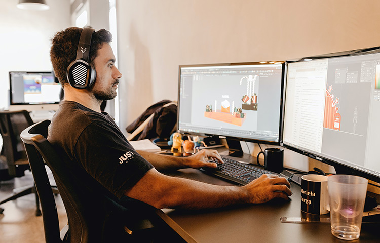 Building brands through customer service 